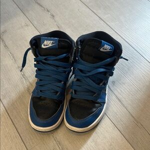 Nike Kids Blue and Black Sneakers